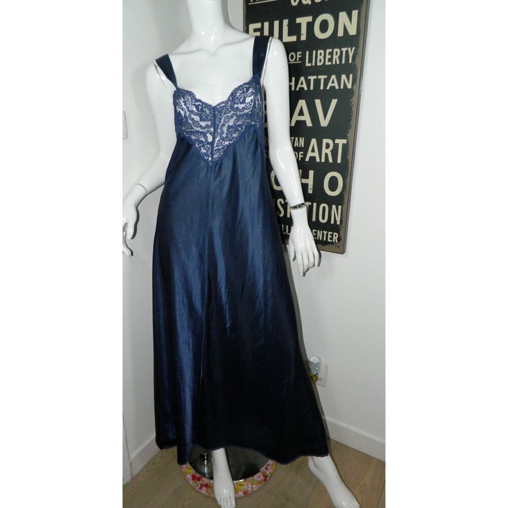 Vanity Fair Nightgown Size Medium Blue Vintage Lace Sexy Long‎ Loungewear